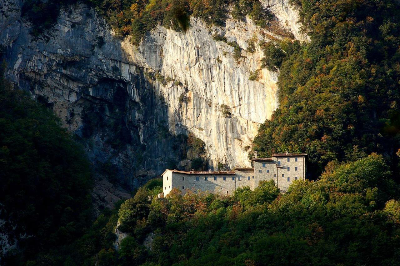Hostal Il Capuccio San Lorenzo in Campo Exterior foto